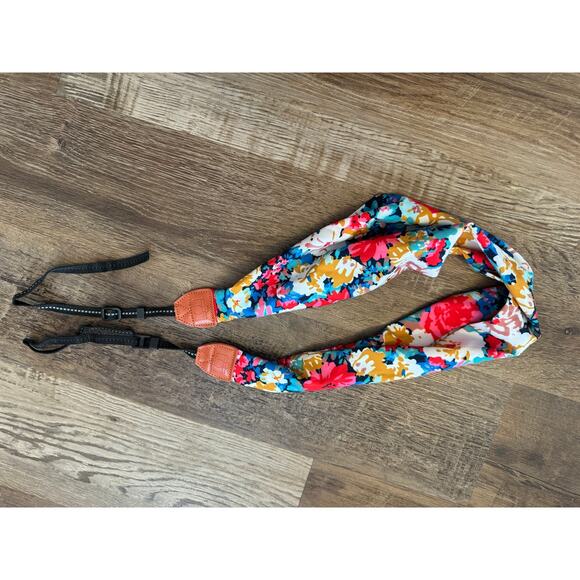 Floral Pattern Camera Strap - Picture 1 of 7